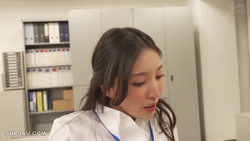 办公室 · 面部特写 · 职业装 · 侧头