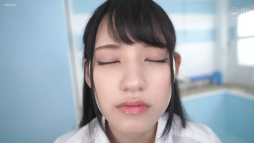 臉部特寫 · 白色襯衫 · 正面 · 室内泳池