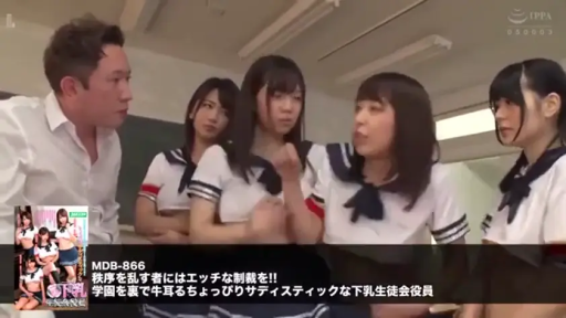 交谈 · 严肃 · 校服 · 教室 · 站立 · 中景 · 多人