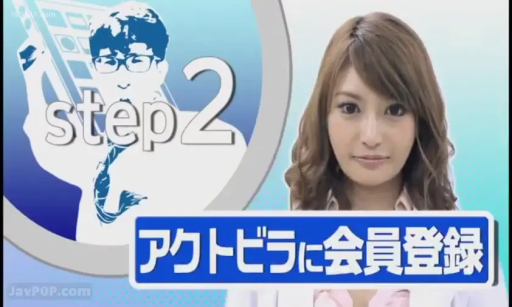 面部 · 微笑 · 注视镜头 · 粉色上衣 · 演播室 · 正面站立 · 演员介绍 · 宣传文字板