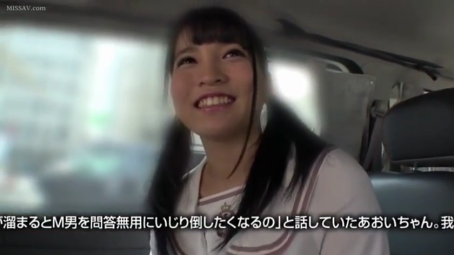 坐姿 · 面部 · 校服 · 微笑 · 车内 · 双马尾 · 开心