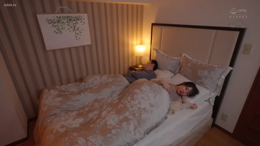 卧室 · 全景 · 闭眼 · 被褥 · 居家服 · 躺卧 · 睡觉