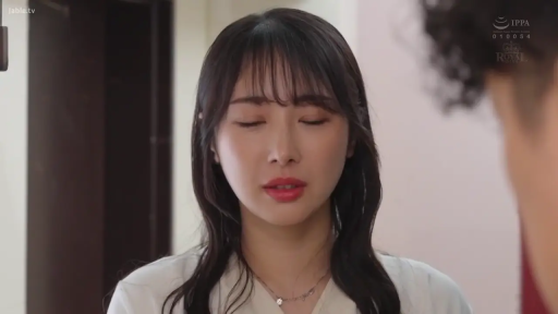 室内 · 面部 · 委屈 · 站立 · 衬衫 · 倾听 · 男子侧影