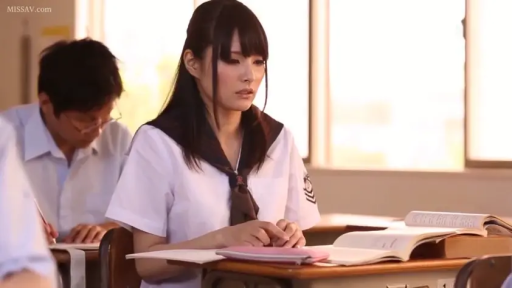 座り姿勢 · 憂鬱 · 制服 · 教室 · 顔のクローズアップ · 女子学生 · 思考 · 课本