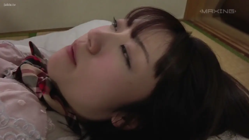 Close-up of the face · Supine · 榻榻米房间 · Pink lace top