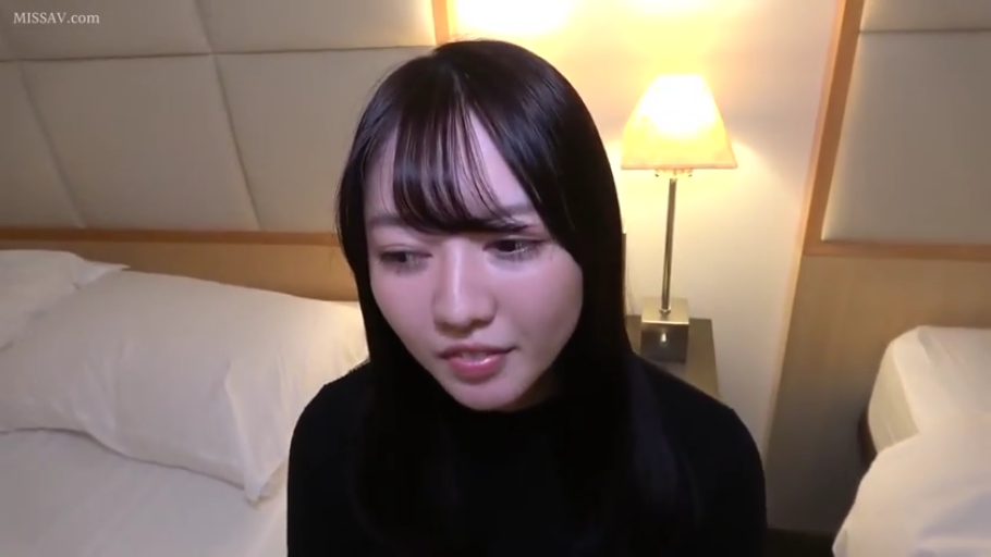 全裸 · 指淫 · 餐馆 · 露臀 · 隐忍痛苦 · 抬腿姿势 · 中特写 · 折叠椅