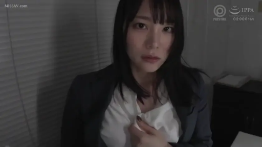 室內 · 嚴肅 · 半身 · 长发 · 正面 · OL套装 · 百葉窗 · 抓领口