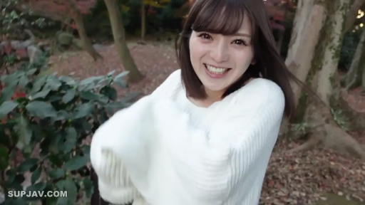 面部 · Stand · Smile · Eye contact · 清纯 · Outdoor · 白色毛衣