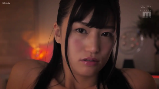 Indoor · Close-up of the face · Fully nude · 俯卧 · 特写 · 渴望 · Stare at the lens