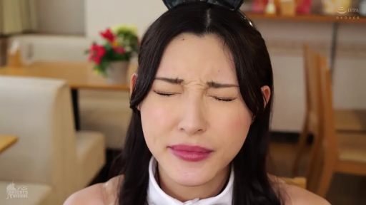 Close-up of the face · Bunny girl outfit · 餐厅 · 正面