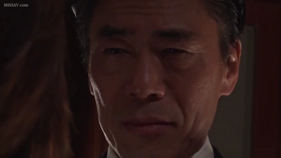 室内 · 顔部のクローズアップ · スーツ