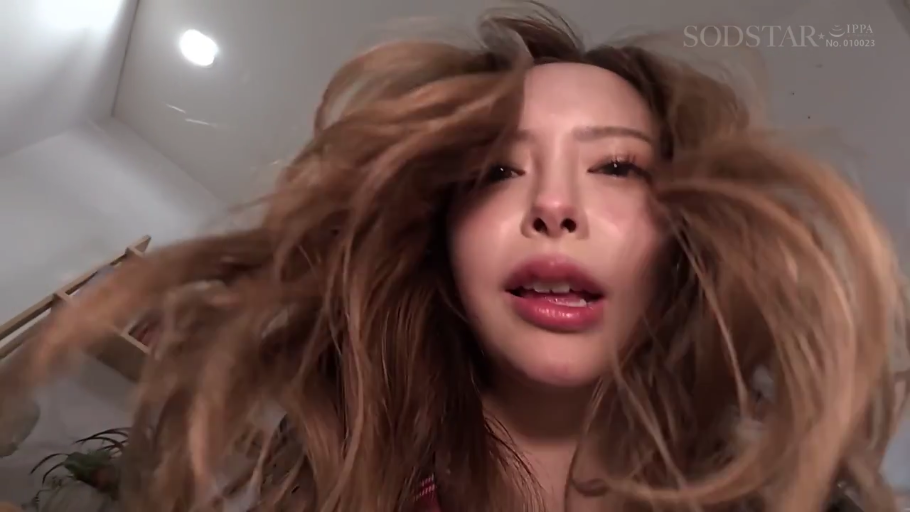 室内 · 迷离 · 便服 · 对视 · POV视角 · 俯视 · 仰拍特写