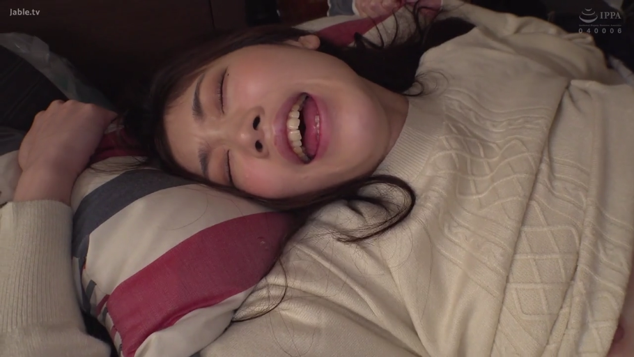 胸部 · 站姿 · 摆拍 · 微笑 · 户外 · 写真 · 泳装 · 草帽