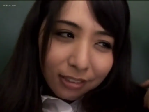 室内 · 白衬衫 · 微笑 · 面部特写 · 凝视 · 侧头 · AV剧照