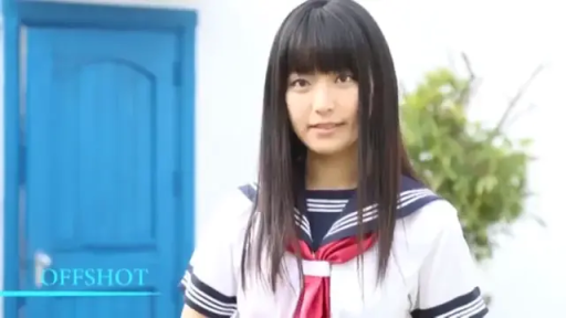 面部 · 站立 · 微笑 · 面对镜头 · 户外 · 水手服 · 黑长直