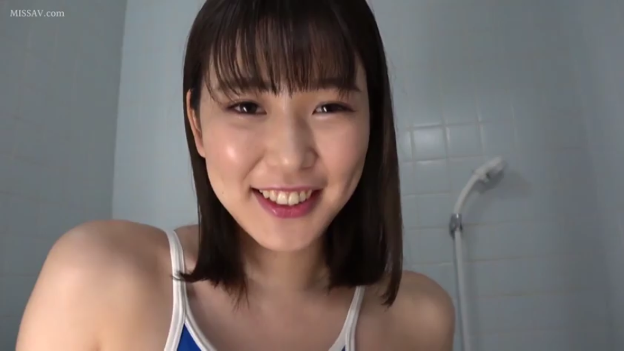 坐姿 · 脸部 · 甜美 · 浴室 · 花洒 · 短发 · 看向镜头 · 泳装