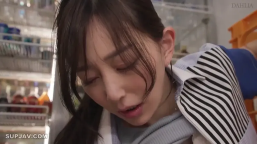 性交 · 俯身 · 脸部特写 · 迷离 · 便利店 · 货架 · 职场 · 便利店制服