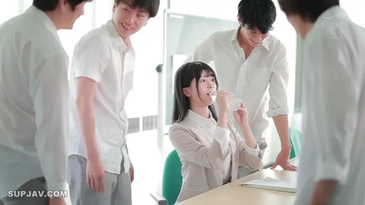 全景 · 职业装 · 紧张 · 水瓶 · 围坐 · 会议室 · 喝水 · 多人系列