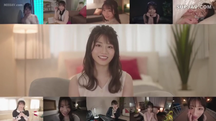 坐姿 · 卧室 · 微笑 · 床 · 注视镜头 · 无袖上衣 · 半身像 · 拼贴