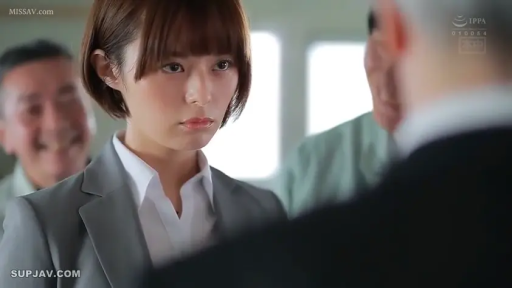 嚴肅 · 办公室 · 站立 · 面部特寫 · 对视 · 短发 · 正裝