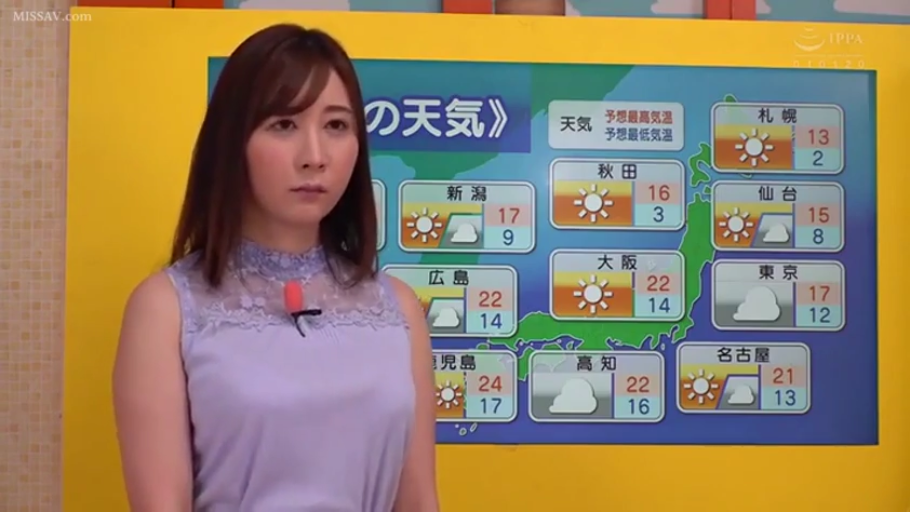 严肃 · 站立 · 演播室 · 播报 · 半身像 · 气象预报员 · 无袖蕾丝上衣 · 天气预报背板