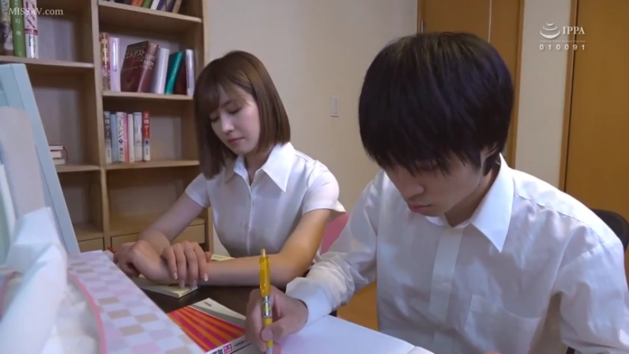 座り姿勢 · 集中 · 中景 · 白色衬衫 · 書籍 · プロット · 书房 · 学習