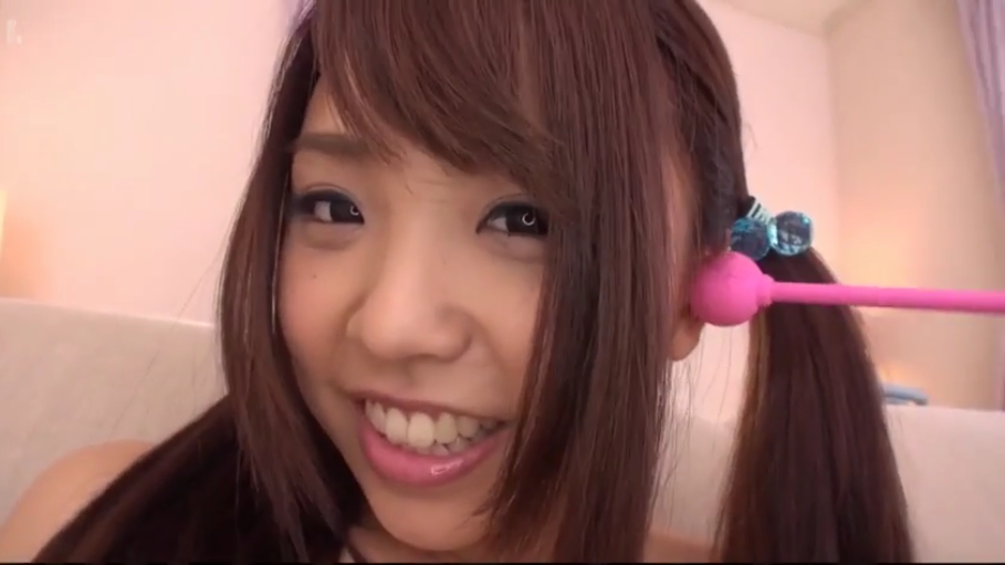 室内 · 脸部特写 · 裸肩