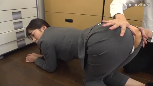 办公室 · お尻 · 四つん這い · OL · 抚摸 · 瞑目 · 灰色西装 · 文件柜