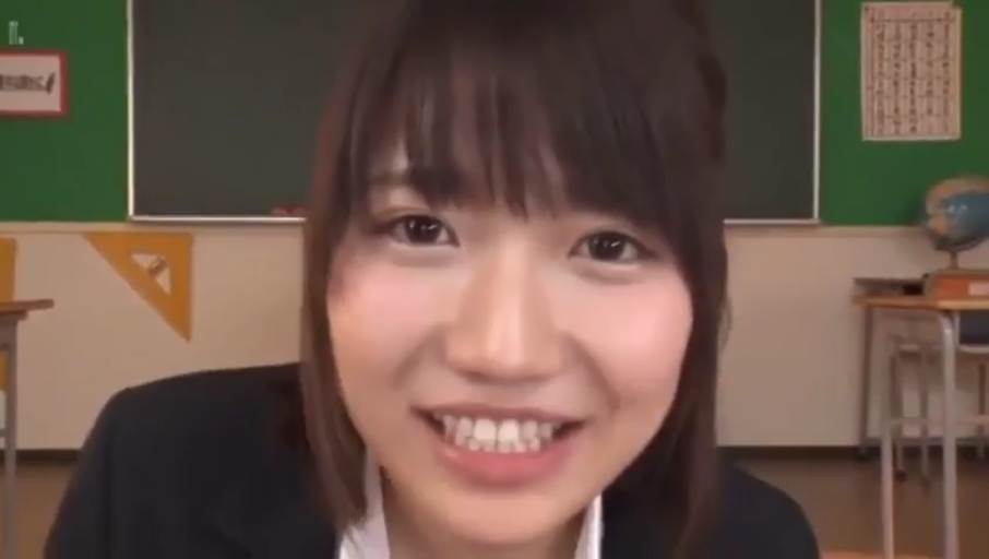 胸部 · 第一视角 · 卧室 · 展示 · 迷离 · 仰卧 · 黑色连裤袜