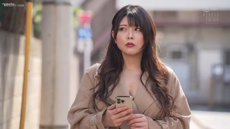 站立 · 半身特写 · 户外街道 · トレンチコート