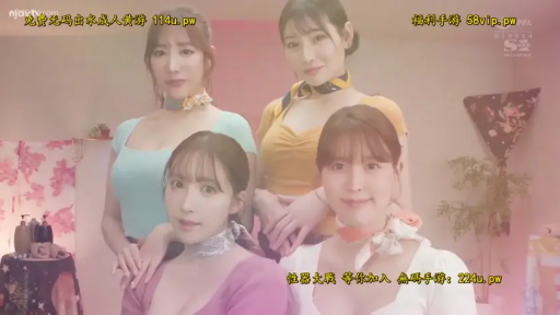 中景 · 站姿 · 盆栽 · 微笑 · 多人 · 常服 · 影棚 · 合影