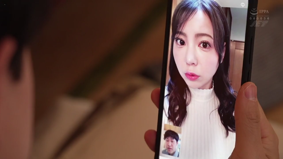 室内 · 脸部特写 · 平静 · 第一人称视角 · 智能手机 · 正对镜头 · 白色高领毛衣 · 视频通话