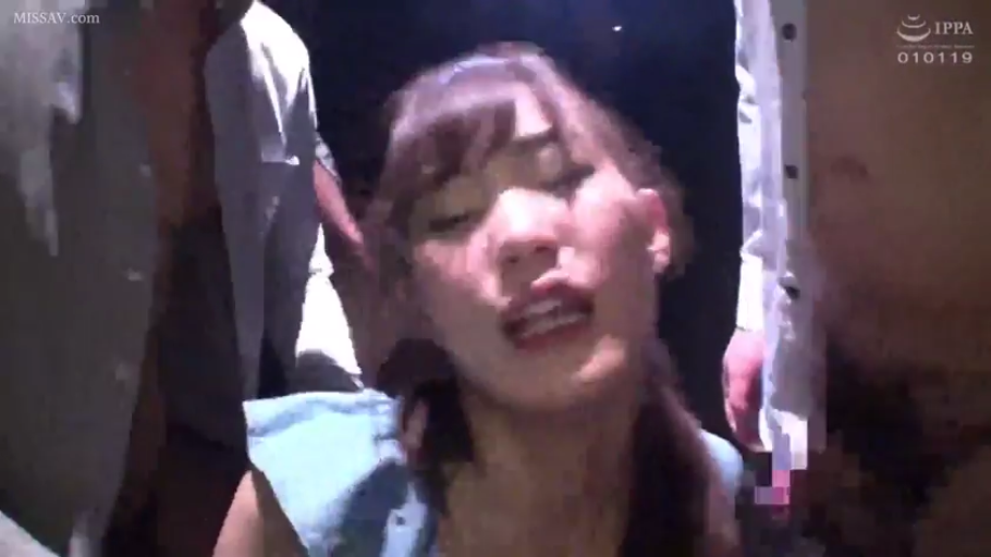 室内 · 脸部特写 · 销魂 · 口交 · 跪姿 · 蓝色无袖上衣 · 日本AV