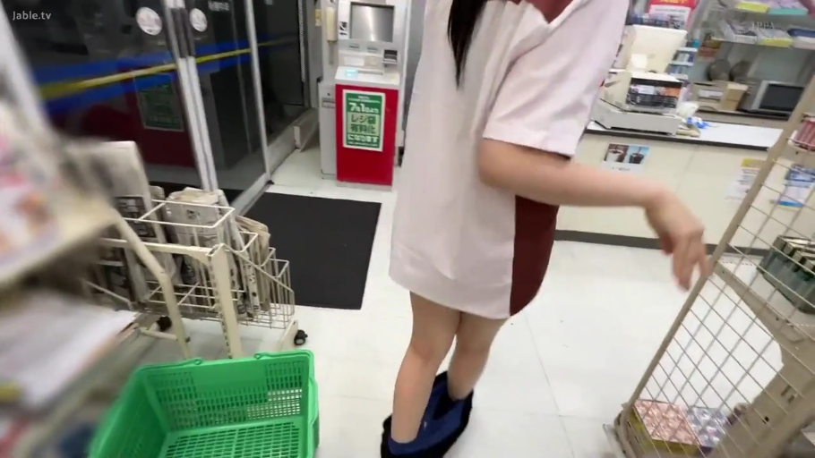 和室 · 迷离 · 中景 · 跨坐 · AV场景 · 粉色蕾丝睡裙 · 撩动衣领