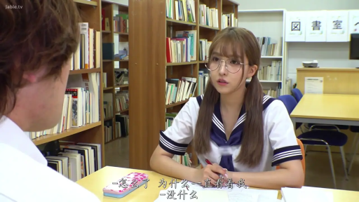 坐姿 · 书本 · 平静 · 半身特写 · 对视 · 水手服 · 图书馆 · 校园