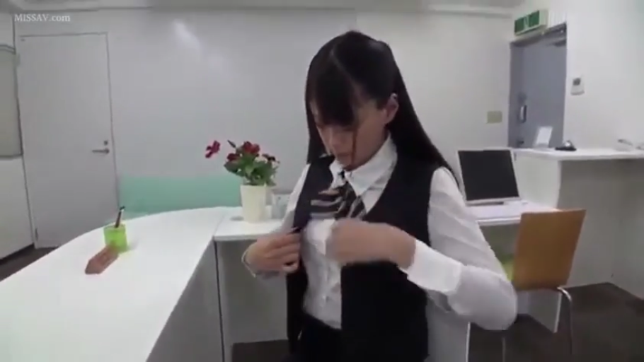 坐姿 · 办公室 · 半身 · OL制服 · 解扣子