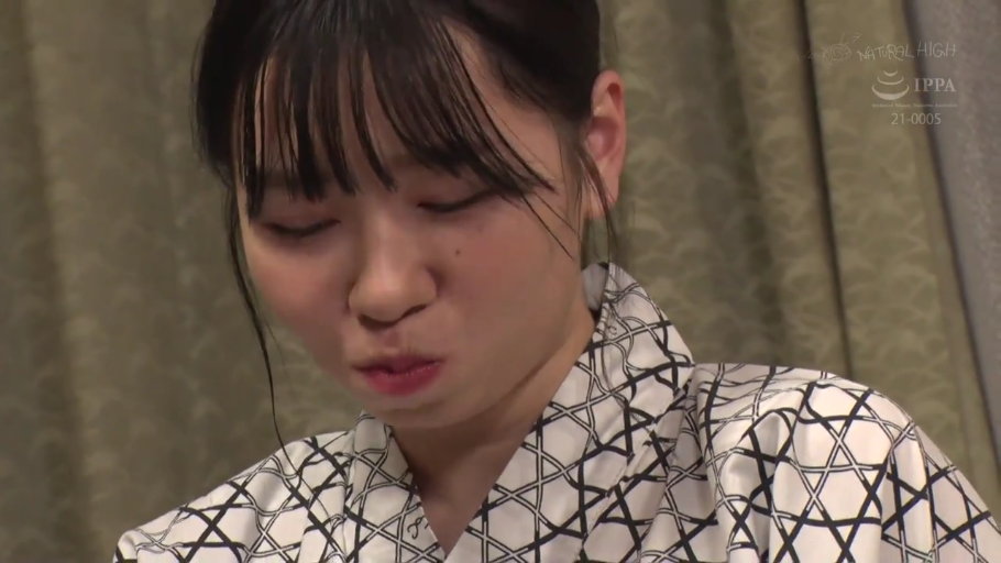 脸部 · 卧室 · 微笑 · 裸体 · 长发 · 温柔 · 正对