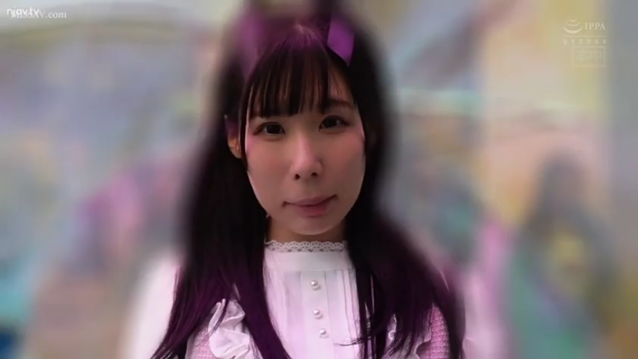 室内 · 脸部特写 · 注视镜头 · 黑长直 · 平静表情 · 正面姿势 · 白色蕾丝衬衫 · 紫色发饰