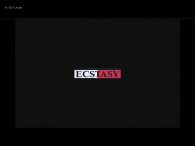 室内 · 全裸 · 站立 · 项链 · 上半身 · 双人 · 尴尬 · 遮挡胸部