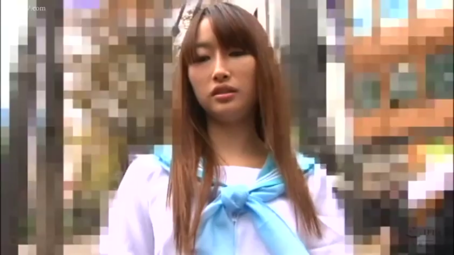 站立 · 迷离 · 中景 · 注视 · 户外 · 水手服 · 长发