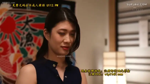 胸部 · 卧室 · 马赛克 · 跪姿 · 成人内容 · 手淫 · 冷静 · 黑色吊带裙