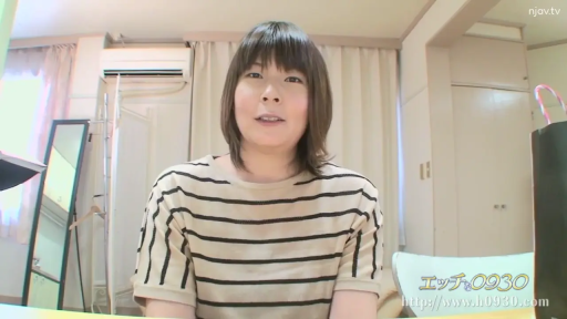 Indoor · Sit properly. · 上半身 · 短发 · Stare at the lens · 条纹短袖 · Natural expression · Background Furniture