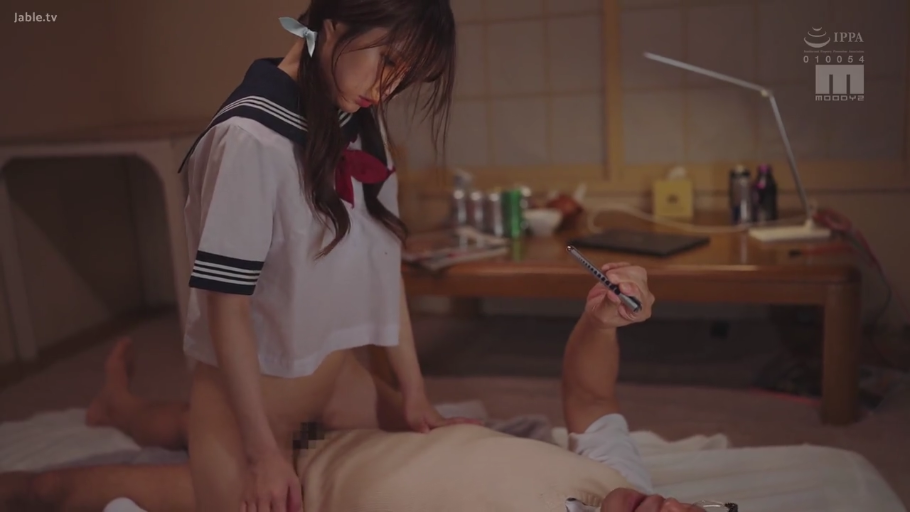 卧室 · 学生制服上衣