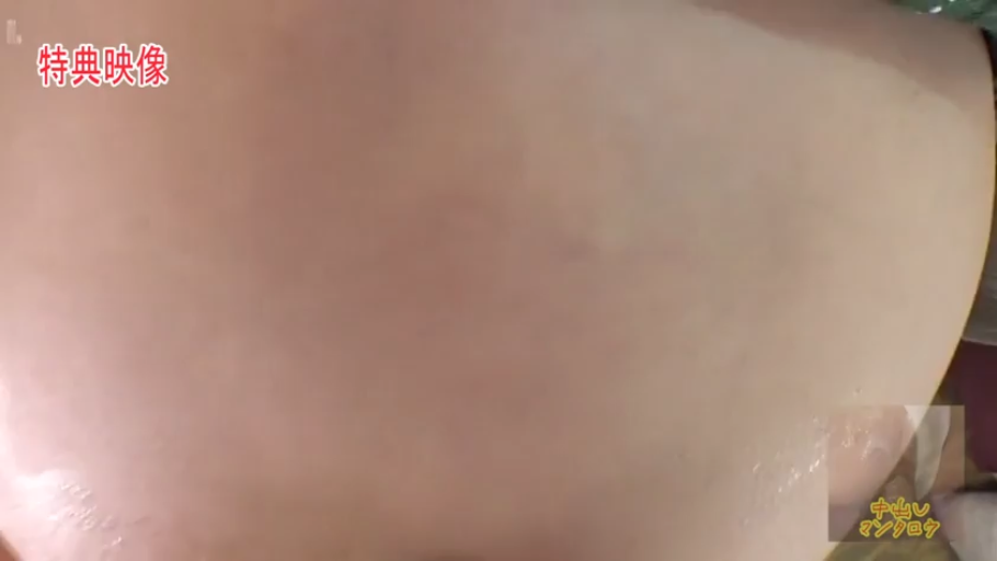 Indoor · Fully nude · 俯卧 · 成人内容 · Static · Skin Close-Up