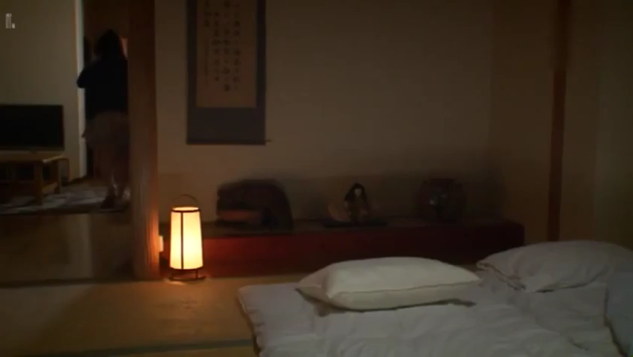 室内 · 口交 · 白衬衫 · 沙发 · 跪姿 · 面部特写 · 阴茎 · 渴望
