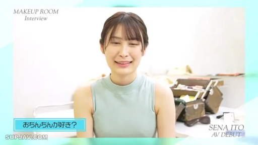 坐姿 · 脸部 · 字幕 · 微笑 · 采访 · 化妆间 · 化妆箱 · 浅绿色无袖上衣