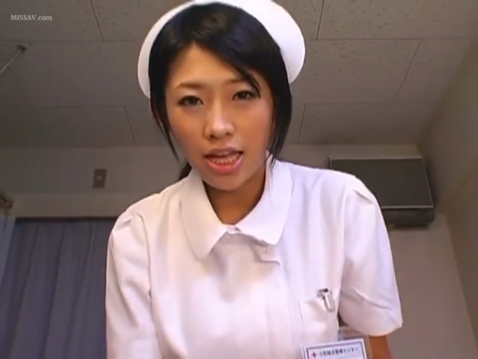胸部 · 露乳 · 甜美 · 全裸 · 展示 · 床上 · 躺姿