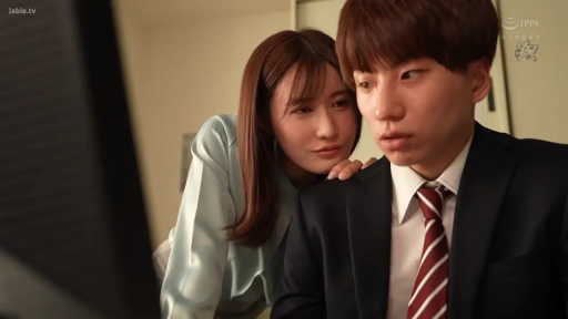 室内 · 电脑 · 职业装 · 上半身 · 职场 · 挑逗 · 倚靠 · 暧昧