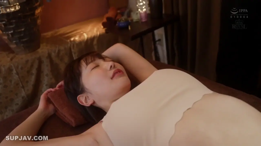 脸部特写 · 按摩室 · 闭眼 · 仰卧 · 毛巾 · 柔光 · 休息 · 抹胸