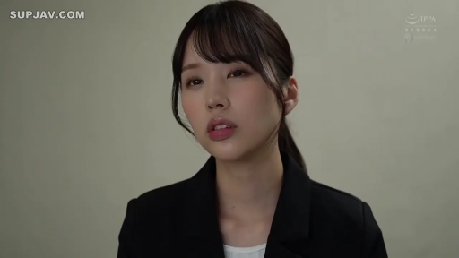 室内 · 忧郁 · 面部特写 · OL · 端坐 · 说话 · 黑色西装